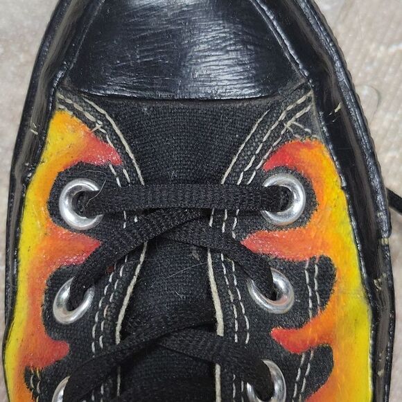 CONVERSE MENS HAND PAINTED ART FLAMES CHUCK TAYLORS SNEAKERS SIZE 5 - Picture 3 of 9